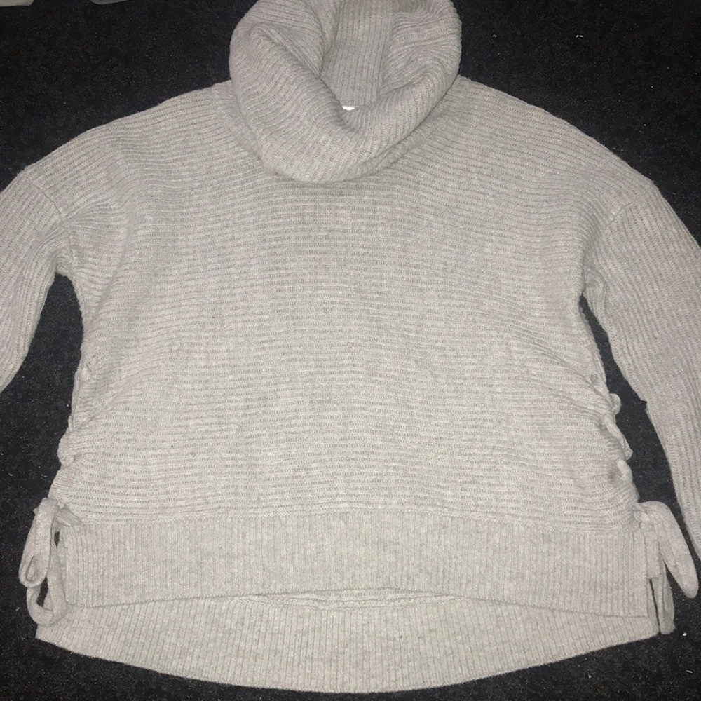 Braid sided turtleneck
